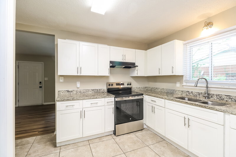 1,635/Mo, 9324 Edgevale Dr Charlotte, NC 28216 Kitchen View 2