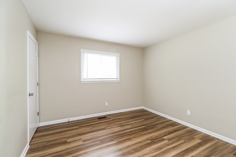 1,635/Mo, 9324 Edgevale Dr Charlotte, NC 28216 Main Bedroom View 2