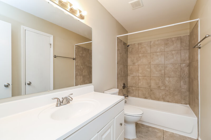 1,635/Mo, 9324 Edgevale Dr Charlotte, NC 28216 Bathroom View