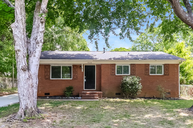 1,635/Mo, 9324 Edgevale Dr Charlotte, NC 28216 Rear View 2