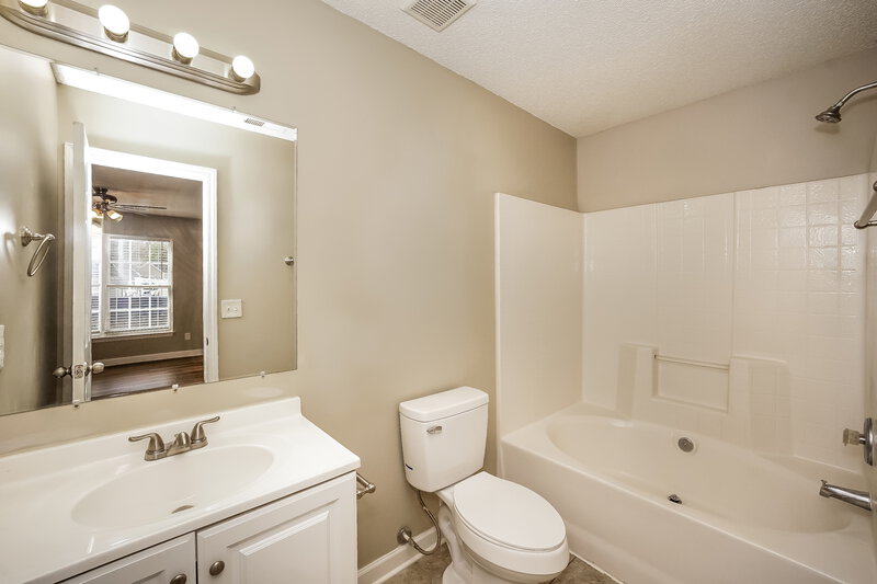 1,675/Mo, 3441 Braden Dr Charlotte, NC 28216 Main Bathroom View