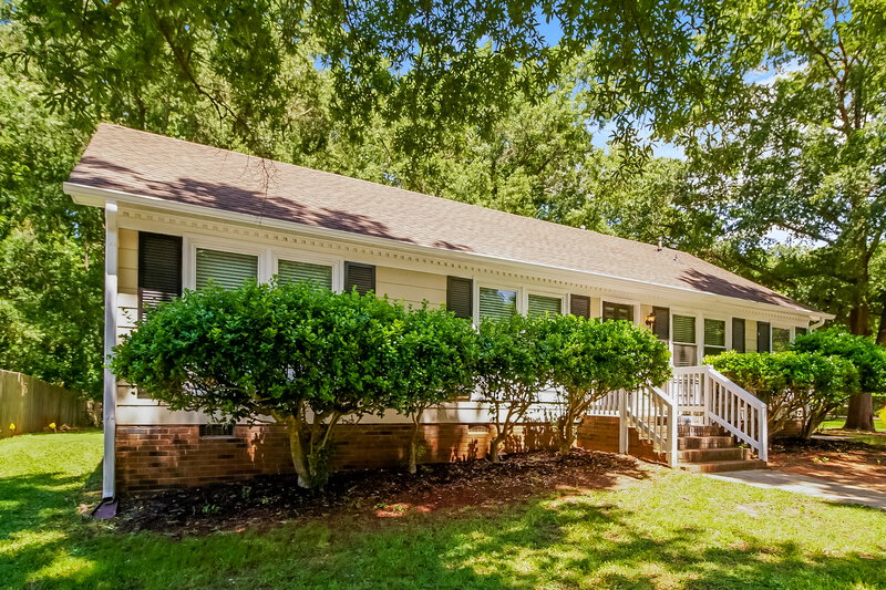 2,410/Mo, 6725 Barrington Dr Charlotte, NC 28215 Front View 2