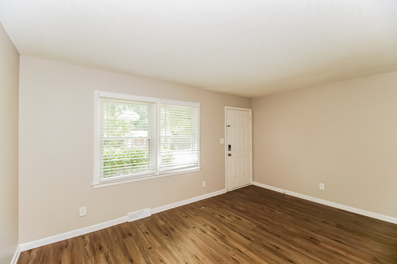 2,410/Mo, 6725 Barrington Dr Charlotte, NC 28215 Living Room View