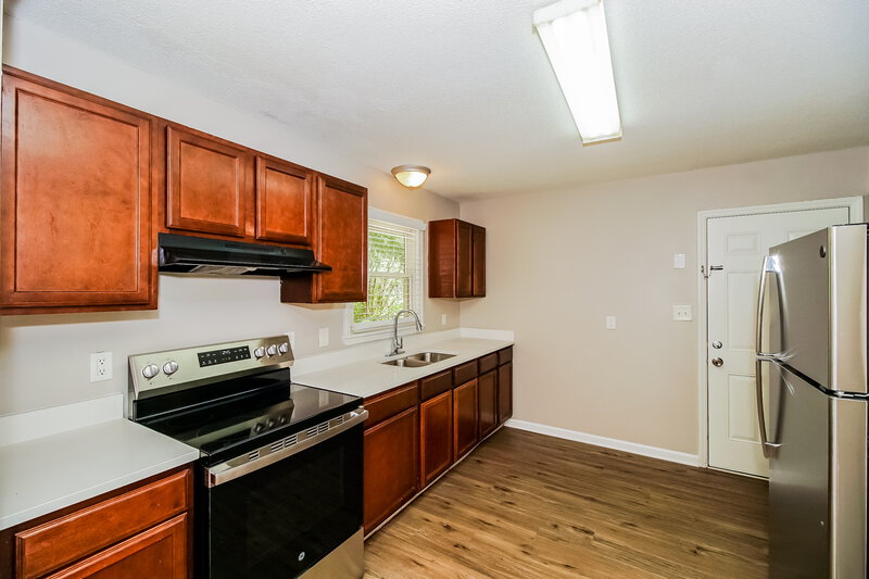 2,410/Mo, 6725 Barrington Dr Charlotte, NC 28215 Kitchen View 2