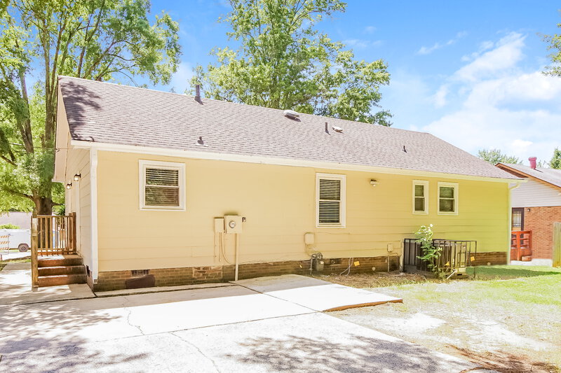 2,410/Mo, 6725 Barrington Dr Charlotte, NC 28215 Rear View 3