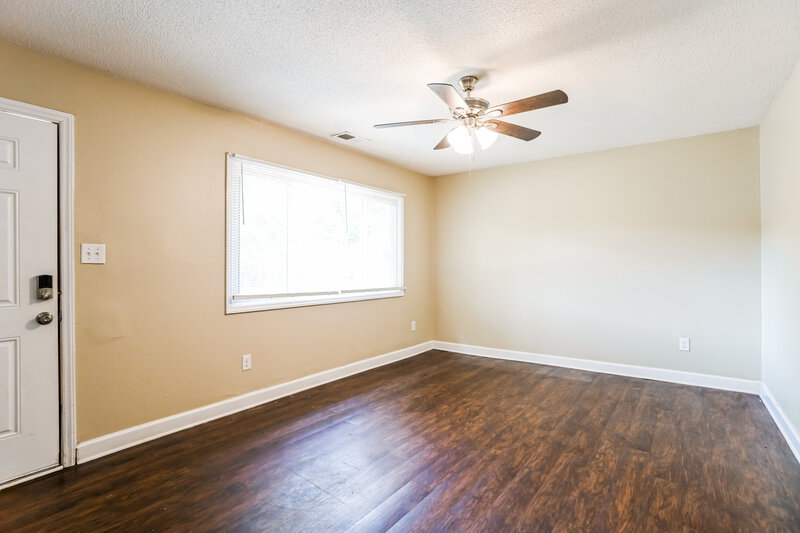 1,545/Mo, 427 Huntsmoor Dr Charlotte, NC 28217 Living Room View