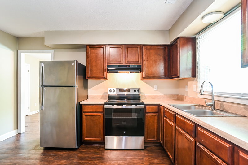 1,545/Mo, 427 Huntsmoor Dr Charlotte, NC 28217 Kitchen View 2