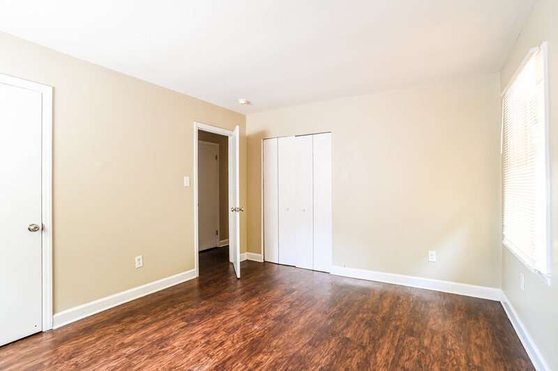 1,545/Mo, 427 Huntsmoor Dr Charlotte, NC 28217 Main Bedroom View