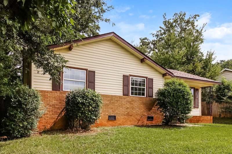 1,615/Mo, 528 W Arrowood Rd Charlotte, NC 28217 Front View 2