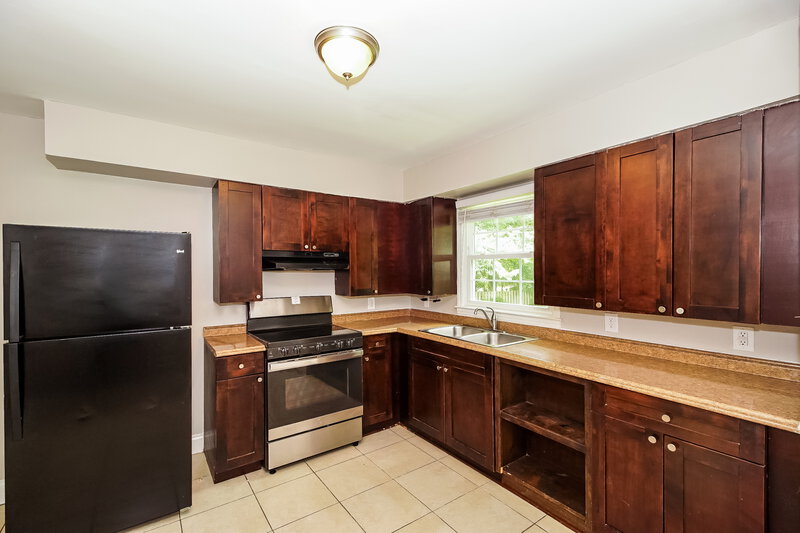 1,615/Mo, 528 W Arrowood Rd Charlotte, NC 28217 Kitchen View