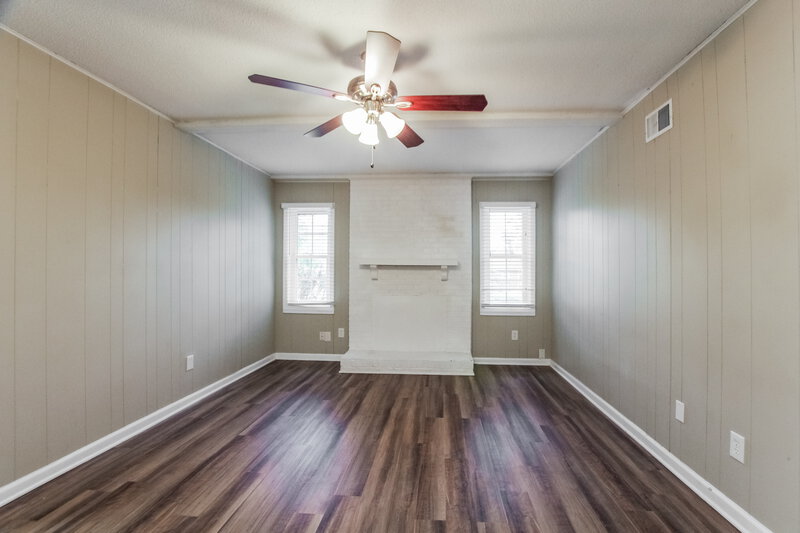 2,265/Mo, 2010 Longdale Dr Charlotte, NC 28217 Living Room View 2