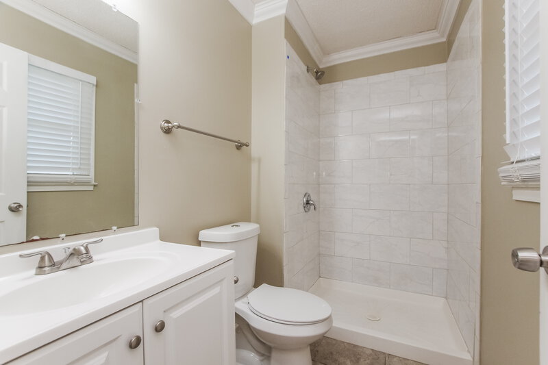 2,265/Mo, 2010 Longdale Dr Charlotte, NC 28217 Main Bathroom View