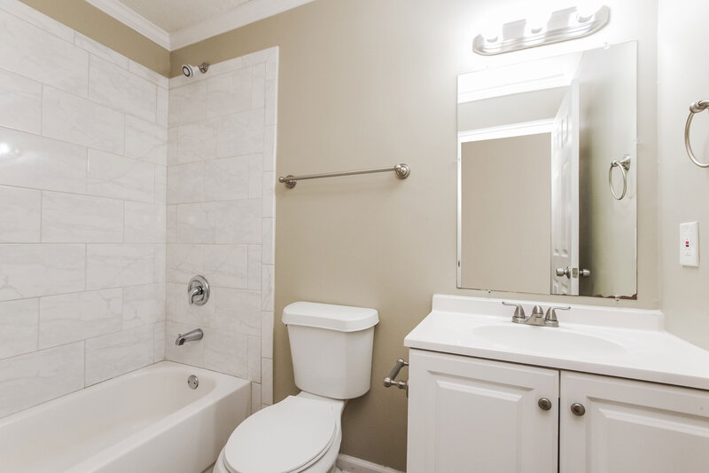 2,265/Mo, 2010 Longdale Dr Charlotte, NC 28217 Bathroom View