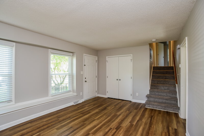 2,210/Mo, 365 Clover Hitch Dr Charlotte, NC 28215 Living Room View