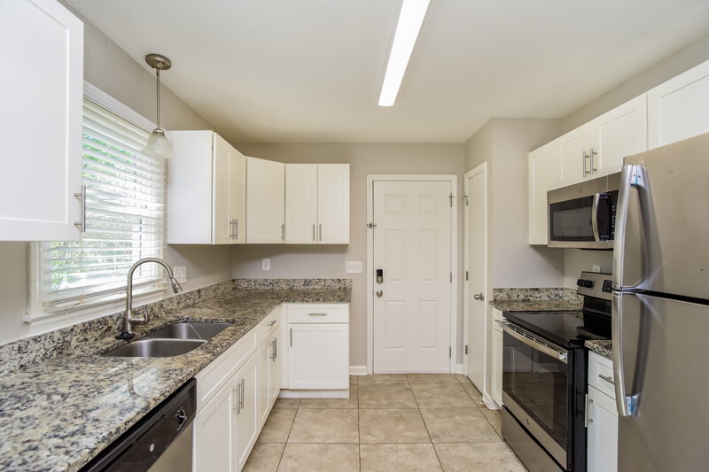 2,210/Mo, 365 Clover Hitch Dr Charlotte, NC 28215 Kitchen View 2