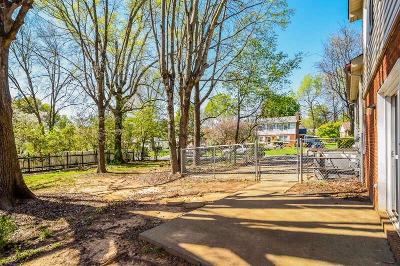 2,210/Mo, 365 Clover Hitch Dr Charlotte, NC 28215 Patio View