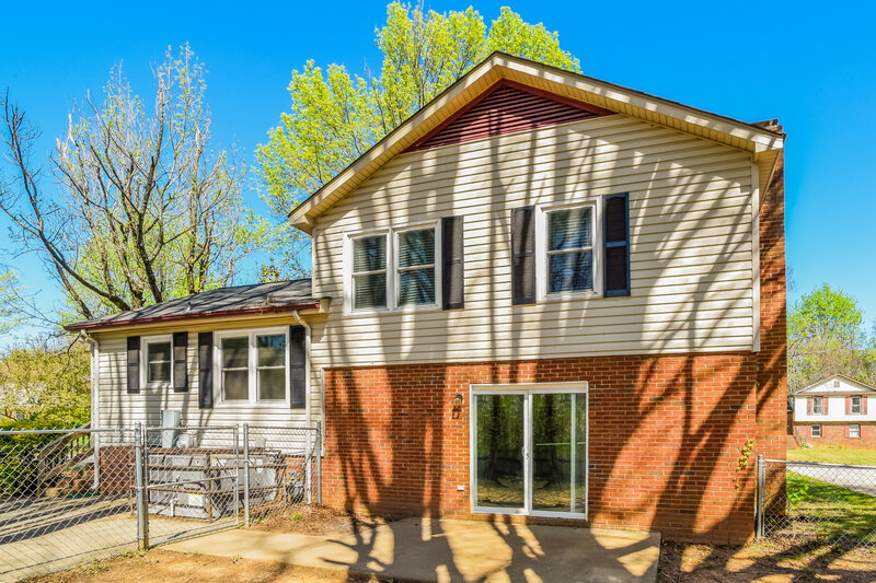 2,210/Mo, 365 Clover Hitch Dr Charlotte, NC 28215 Rear View