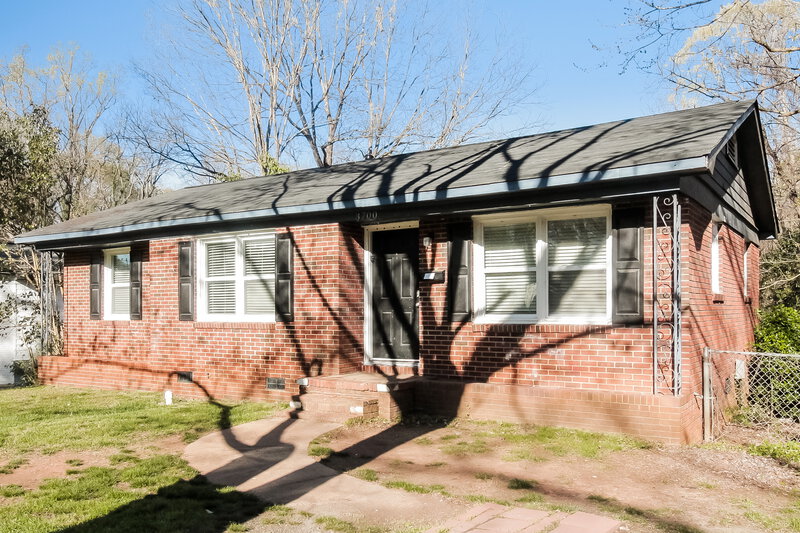 0/Mo, 3700 Sargeant Dr Charlotte, NC 28217 Front View