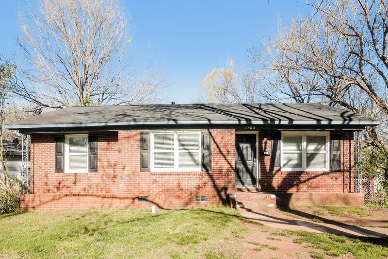 0/Mo, 3700 Sargeant Dr Charlotte, NC 28217 Front View 2
