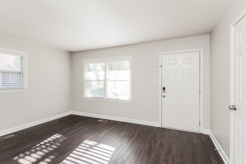 0/Mo, 3700 Sargeant Dr Charlotte, NC 28217 Living Room View
