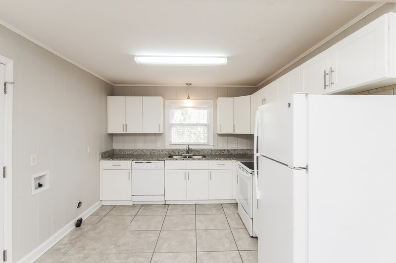 0/Mo, 3700 Sargeant Dr Charlotte, NC 28217 Kitchen View