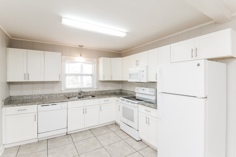 0/Mo, 3700 Sargeant Dr Charlotte, NC 28217 Kitchen View 2