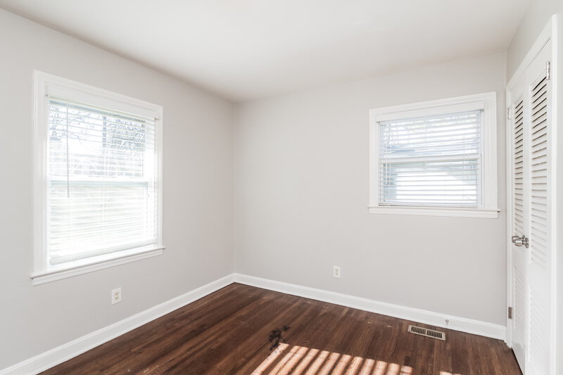 0/Mo, 3700 Sargeant Dr Charlotte, NC 28217 Main Bedroom View