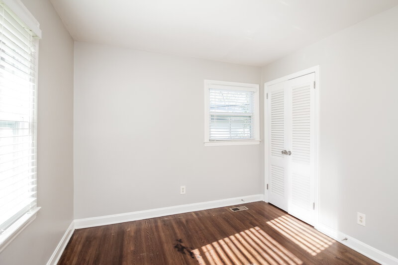 0/Mo, 3700 Sargeant Dr Charlotte, NC 28217 Main Bedroom View 2