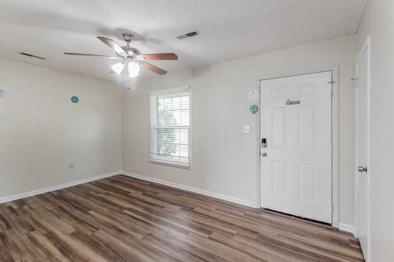 1,665/Mo, 824 Big River Rd Charlotte, NC 28216 Living Room View
