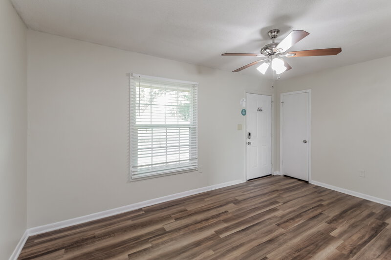 1,665/Mo, 824 Big River Rd Charlotte, NC 28216 Living Room View 2