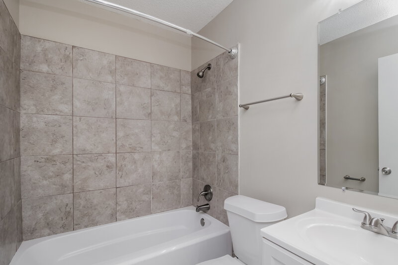 1,665/Mo, 824 Big River Rd Charlotte, NC 28216 Bathroom View