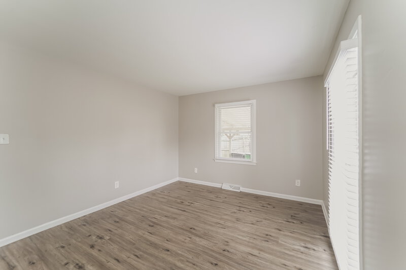 1,700/Mo, 6129 Delham Dr Charlotte, NC 28215 Living Room View 2