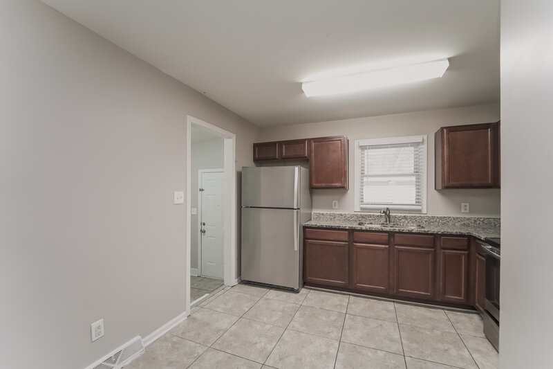 1,700/Mo, 6129 Delham Dr Charlotte, NC 28215 Kitchen View 2