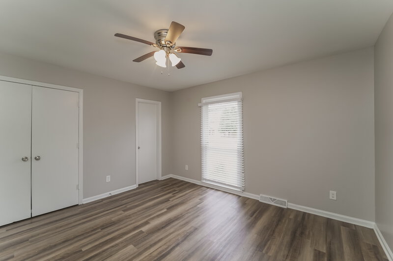 1,700/Mo, 6129 Delham Dr Charlotte, NC 28215 Main Bedroom View 2