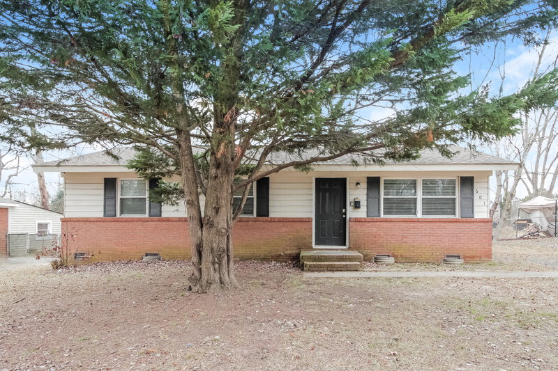 0/Mo, 601 Kentbrook Dr Charlotte, NC 28213 External View