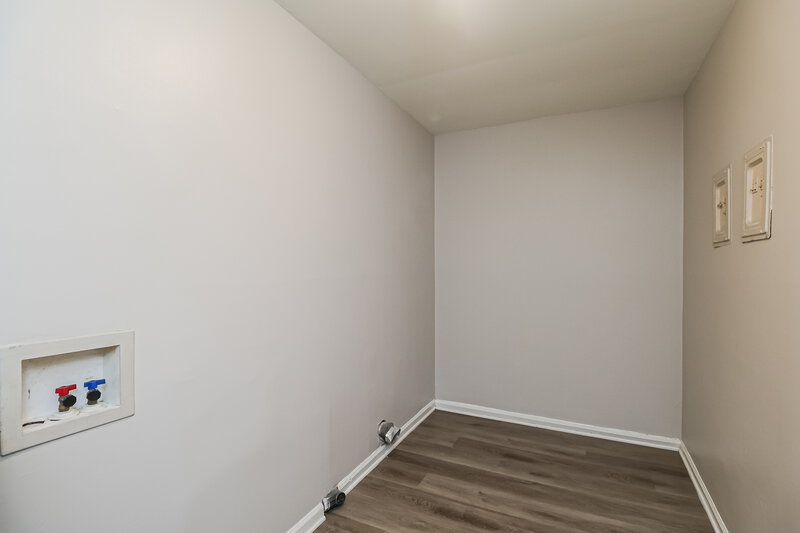 1,640/Mo, 601 Kentbrook Dr Charlotte, NC 28213 Laundry Room View