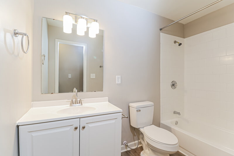 1,640/Mo, 601 Kentbrook Dr Charlotte, NC 28213 Bathroom View