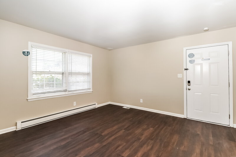 1,550/Mo, 135 Short Hills Dr Charlotte, NC 28217 Living Room View