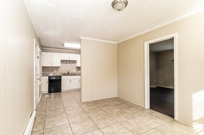 1,550/Mo, 135 Short Hills Dr Charlotte, NC 28217 Dining Room View 2