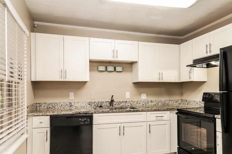 1,550/Mo, 135 Short Hills Dr Charlotte, NC 28217 Kitchen View