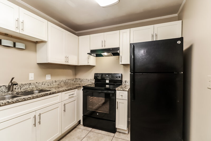 1,550/Mo, 135 Short Hills Dr Charlotte, NC 28217 Kitchen View 2