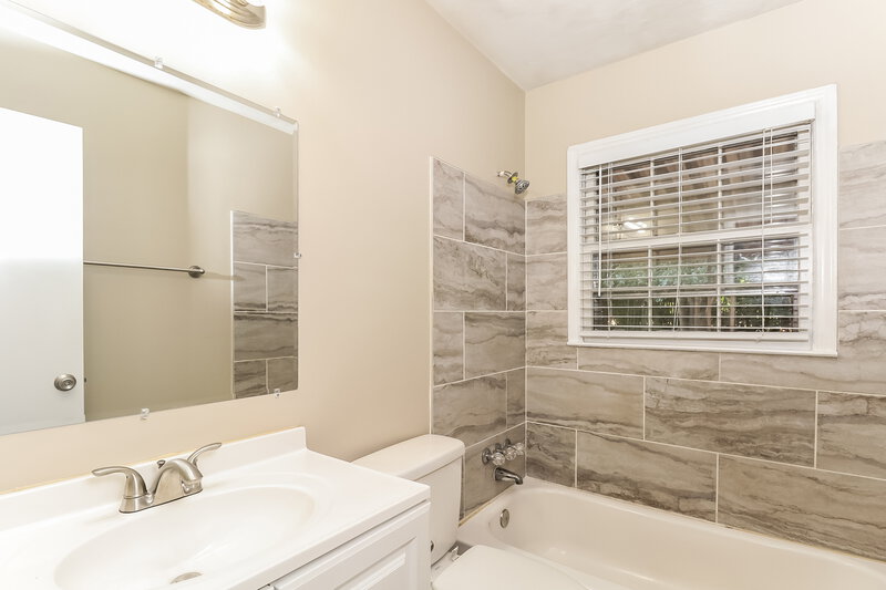 1,550/Mo, 135 Short Hills Dr Charlotte, NC 28217 Main Bathroom View