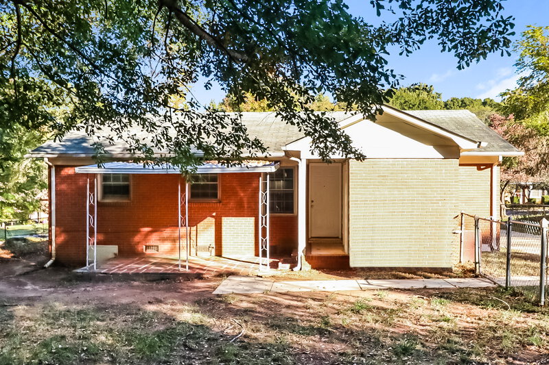 1,550/Mo, 135 Short Hills Dr Charlotte, NC 28217 Rear View