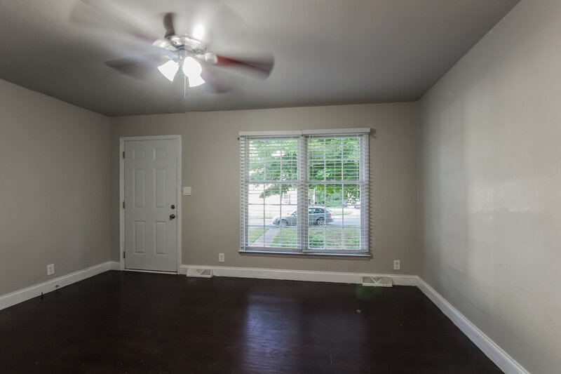 3,150/Mo, 401 Sleepy Hollow Rd Charlotte, NC 28217 Living Room View