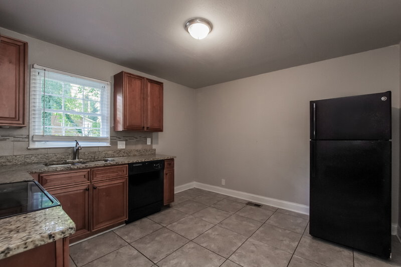 3,150/Mo, 401 Sleepy Hollow Rd Charlotte, NC 28217 Kitchen View 3