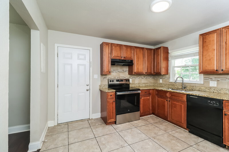1,750/Mo, 401 Sleepy Hollow Rd Charlotte, NC 28217 Kitchen View 3