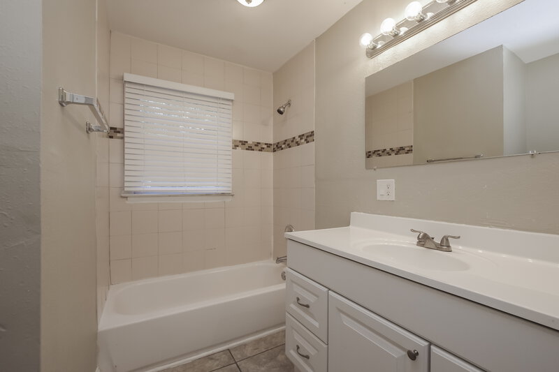 3,150/Mo, 401 Sleepy Hollow Rd Charlotte, NC 28217 Bathroom View