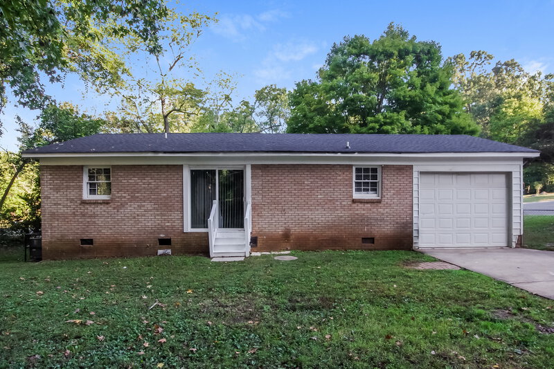 3,150/Mo, 401 Sleepy Hollow Rd Charlotte, NC 28217 Rear View 2