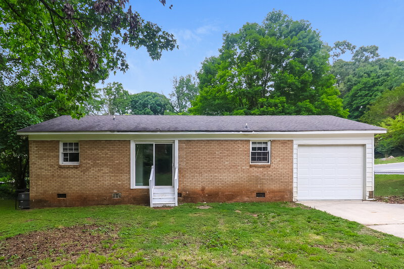1,750/Mo, 401 Sleepy Hollow Rd Charlotte, NC 28217 Rear View