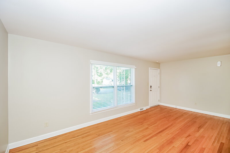 1,785/Mo, 6543 Hidden Forest Dr Charlotte, NC 28213 Living Room View 2